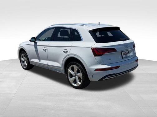 Glacier White Metallic 2021 Audi Q5 40 Premium Plus