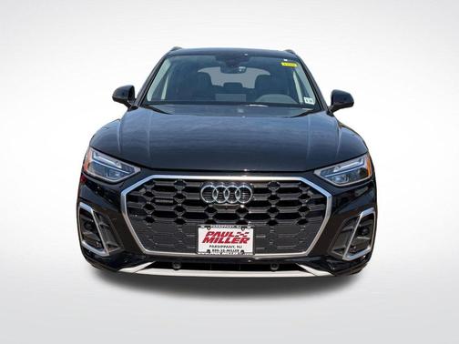 Mythos Black Metallic 2023 Audi Q5 45 S line quattro Premium