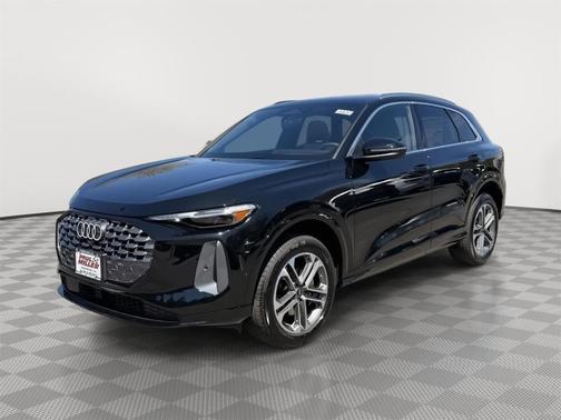 Mythos Black Metallic 2026 Audi Q5 PLUS