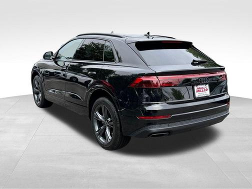Mythos Black Metallic 2026 Audi Q8