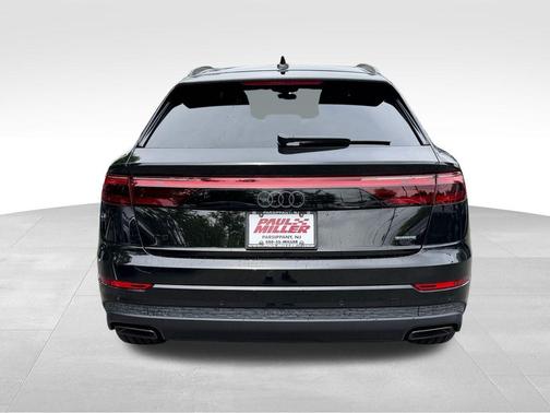 Mythos Black Metallic 2026 Audi Q8