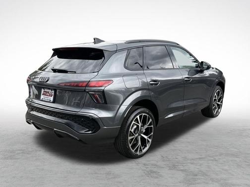 Daytona Gray Pearl 2026 Audi Q3 S line
