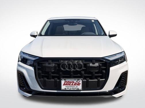 Glacier White Metallic 2026 Audi Q7 55