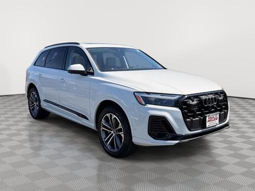 Glacier White Metallic 2026 Audi Q7