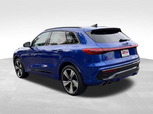 Ultra Blue Metallic 2026 Audi SQ5 3.0T Premium Plus