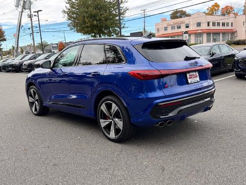 Ultra Blue Metallic 2026 Audi SQ5 3.0T Premium Plus
