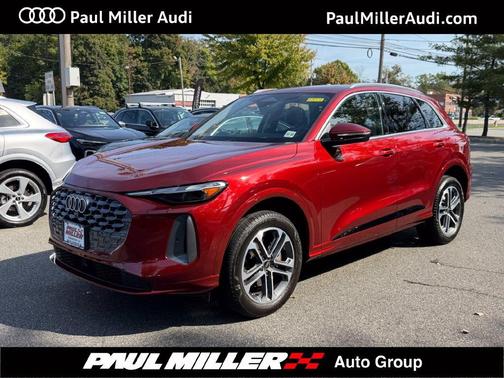 Grenadier Red Metallic 2025 Audi Q5 2.0T quattro Premium