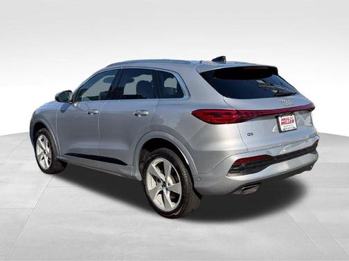 Florett Silver Metallic 2025 Audi Q5 2.0T quattro Premium