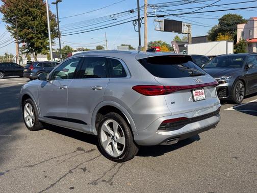 Florett Silver Metallic 2025 Audi Q5 2.0T quattro Premium