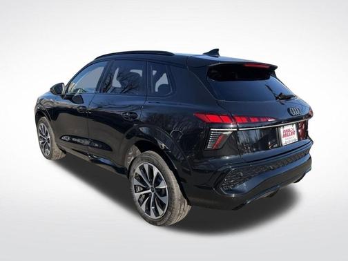 Mythos Black Metallic 2026 Audi Q3 S line