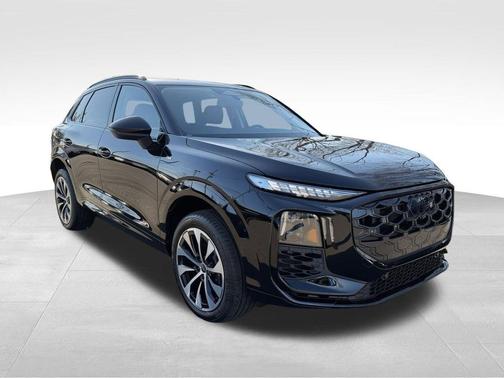 Mythos Black Metallic 2026 Audi Q3 S line
