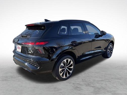 Mythos Black Metallic 2026 Audi Q3 S line