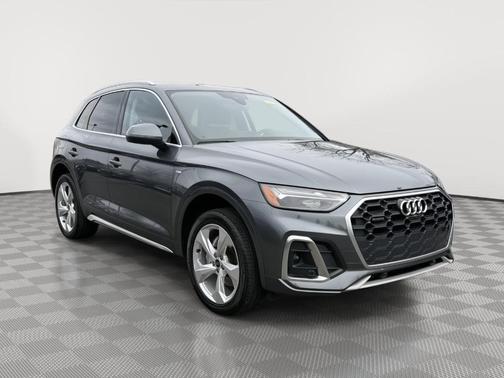 Daytona Gray Pearl Effect 2023 Audi Q5 45 S line Premium Plus