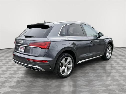 Daytona Gray Pearl Effect 2023 Audi Q5 45 S line Premium Plus