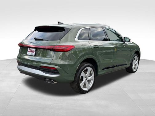 Green Metallic 2026 Audi Q5 PLUS