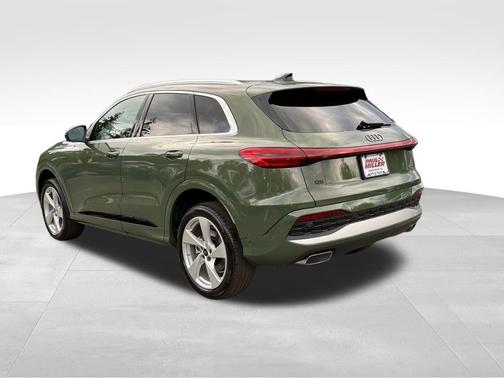Green Metallic 2026 Audi Q5 PLUS