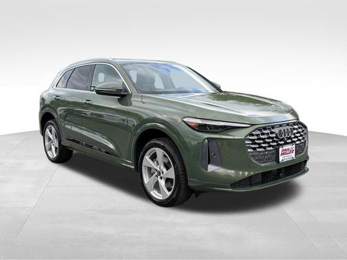 Green Metallic 2026 Audi Q5 PLUS
