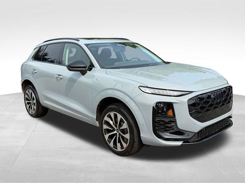 Arrow Gray Pearl 2026 Audi Q3 S line