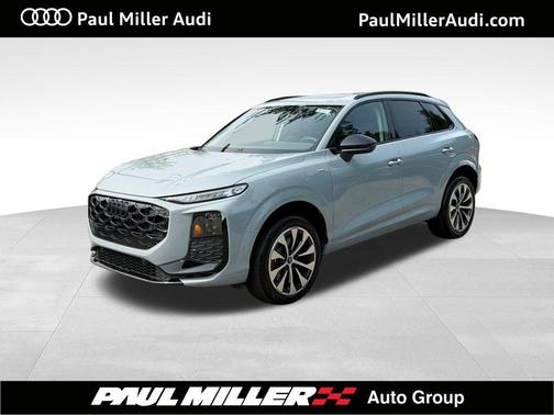Arrow Gray Pearl 2026 Audi Q3 S line