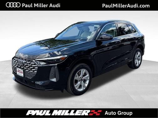 Mythos Black Metallic 2025 Audi Q5 2.0T quattro Premium