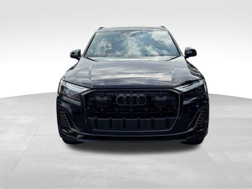 Mythos Black Metallic 2025 Audi Q7 45 Premium