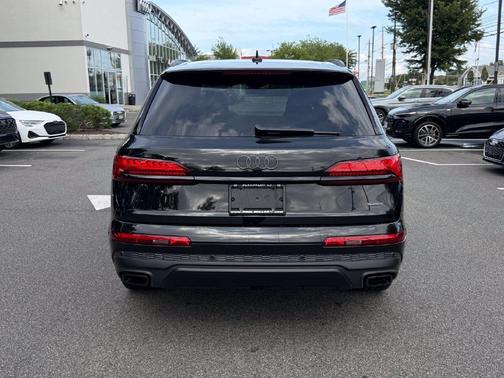 Mythos Black Metallic 2025 Audi Q7 45 Premium
