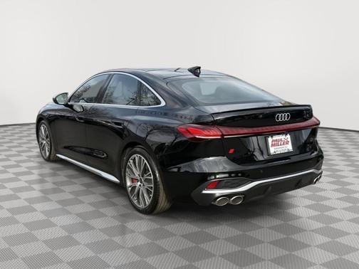 Mythos Black Metallic 2026 Audi S5