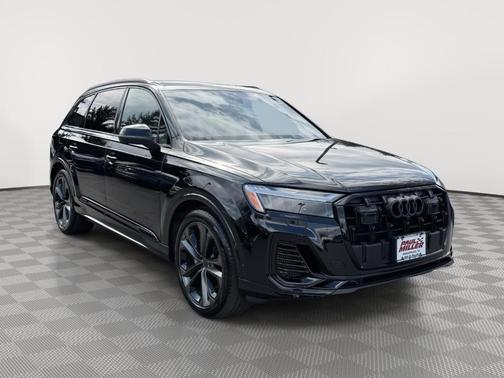 Mythos Black Metallic 2026 Audi Q7 PLUS