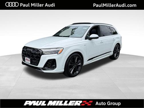 Glacier White Metallic 2026 Audi Q7 55