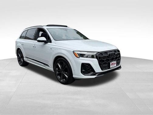 Glacier White Metallic 2026 Audi Q7 55