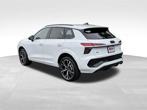 Glacier White Metallic 2026 Audi Q3 S line