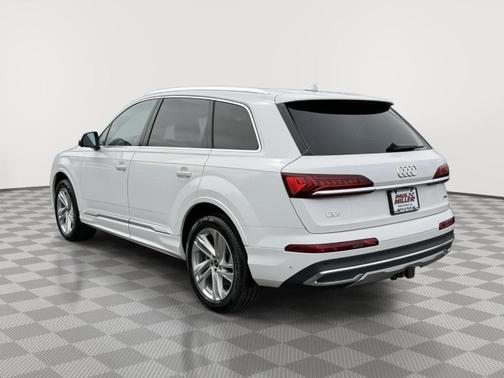 Carrara White 2023 Audi Q7 45 Premium