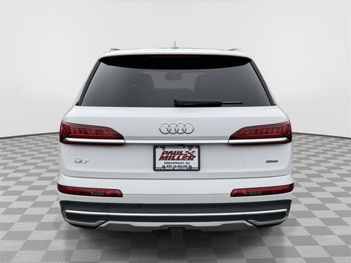 Carrara White 2023 Audi Q7 45 Premium