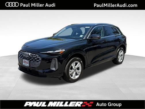 Mythos Black Metallic 2025 Audi Q5 2.0T quattro Premium