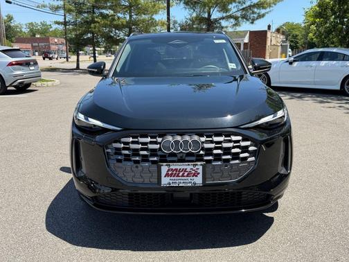Mythos Black Metallic 2025 Audi Q5 2.0T quattro Premium