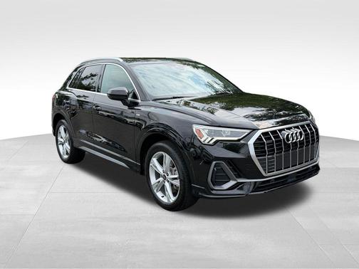 Mythos Black Metallic 2024 Audi Q3 45 S line Premium