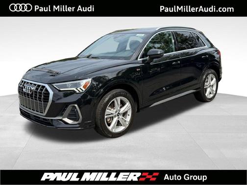 Mythos Black Metallic 2024 Audi Q3 45 S line Premium