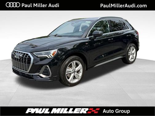 Mythos Black Metallic 2024 Audi Q3 45 S line Premium