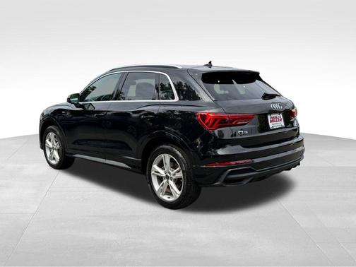 Mythos Black Metallic 2024 Audi Q3 45 S line Premium