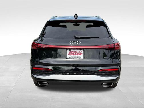 Mythos Black Metallic 2026 Audi Q5 PLUS