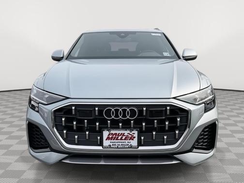 Satellite Silver Metallic 2025 Audi Q8 Premium