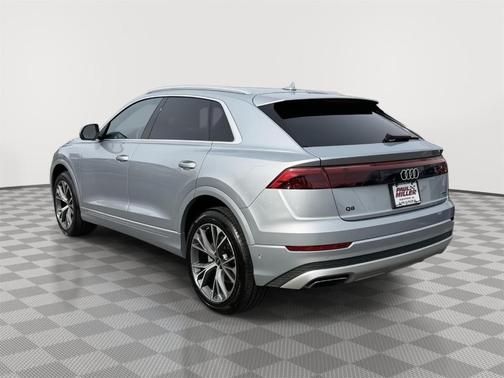 Satellite Silver Metallic 2025 Audi Q8 Premium