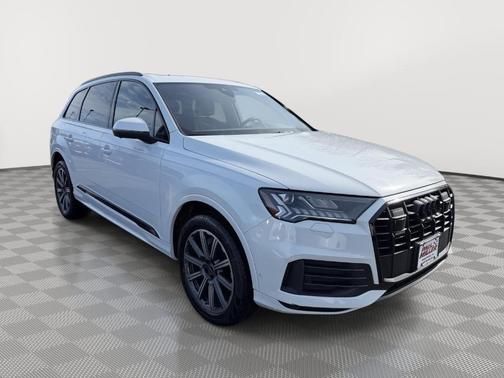 2023 Audi Q7 45 Premium Plus