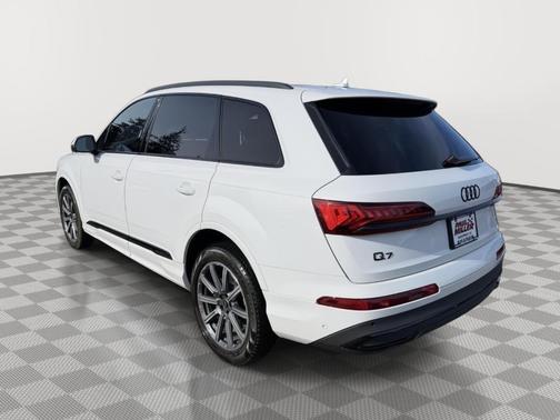 2023 Audi Q7 45 Premium Plus