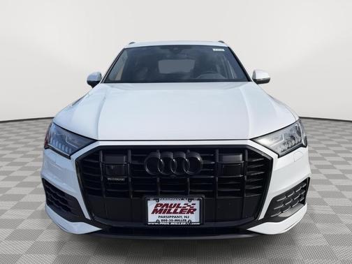 2023 Audi Q7 45 Premium Plus
