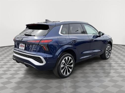 Navarra Blue Metallic 2026 Audi Q3 S line