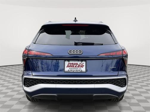 Navarra Blue Metallic 2026 Audi Q3 S line