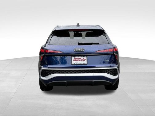 Navarra Blue Metallic 2026 Audi Q3 S line