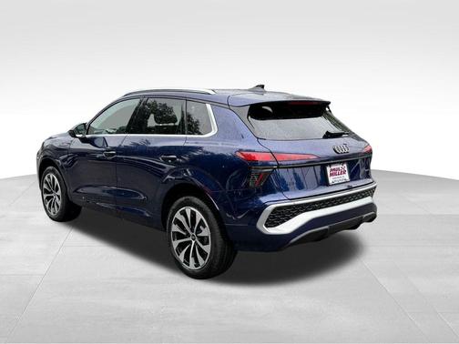Navarra Blue Metallic 2026 Audi Q3 S line