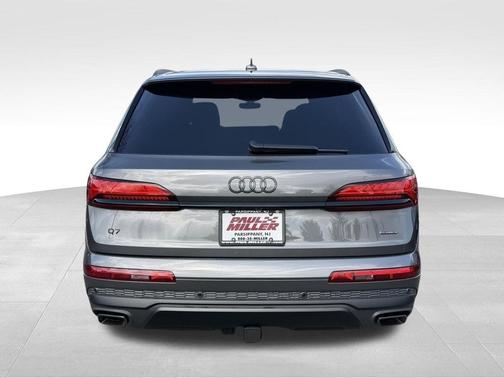 Samurai Gray Metallic 2026 Audi Q7 55 Premium Plus